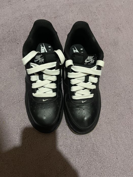 adidasi nike, purtați de 2,3 ori  sunt noi