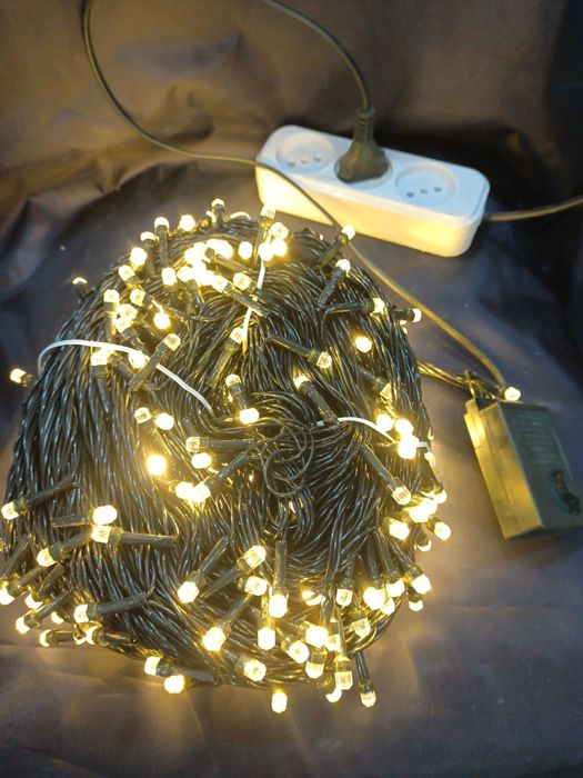 Гирлянды всех типов в продаже.