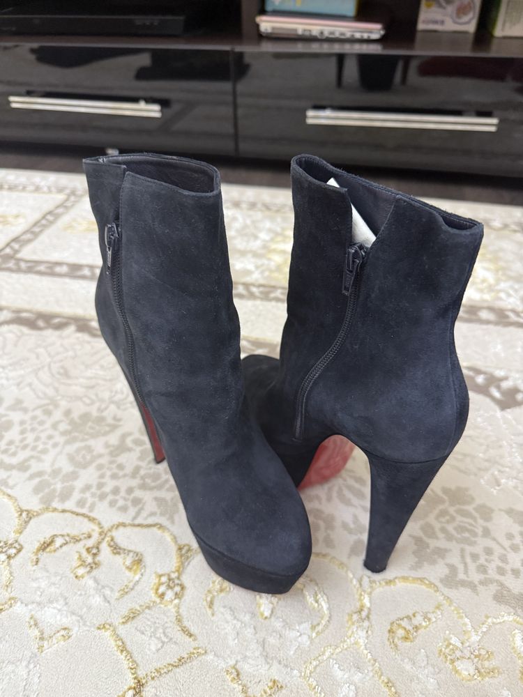 Оригинальные сапоги от Louboutin