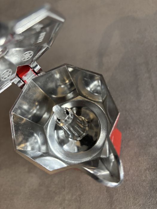 Червена малка кафеварка