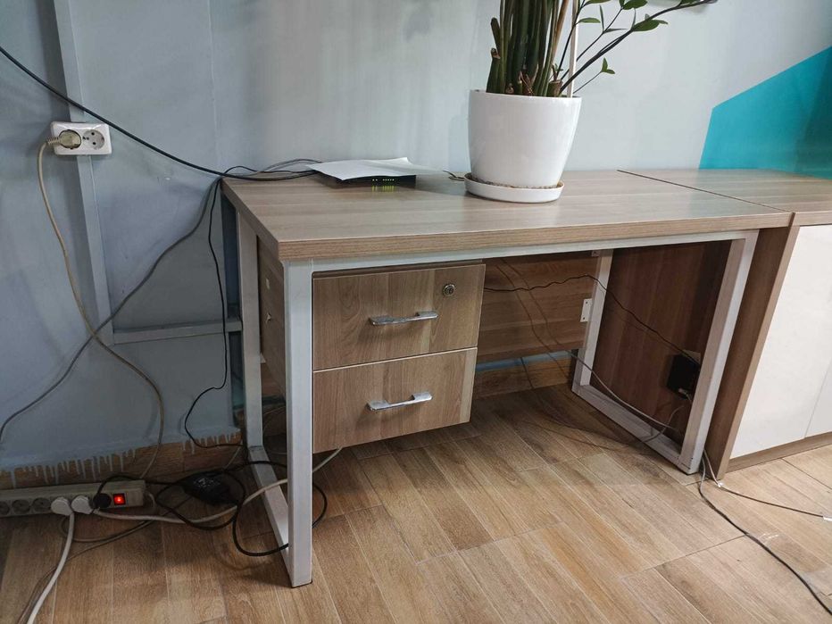 Продам столы офисные однотумбовые