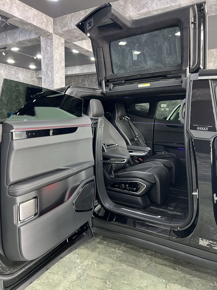 Hiphi model X full pazitsiya srochna sotiladi