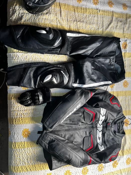 Vând echipament Moto complet ,omologat