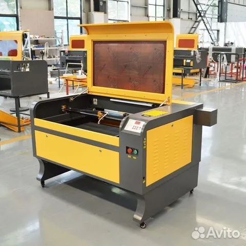 Нужен дизайнер со знанием корел на полную ставку