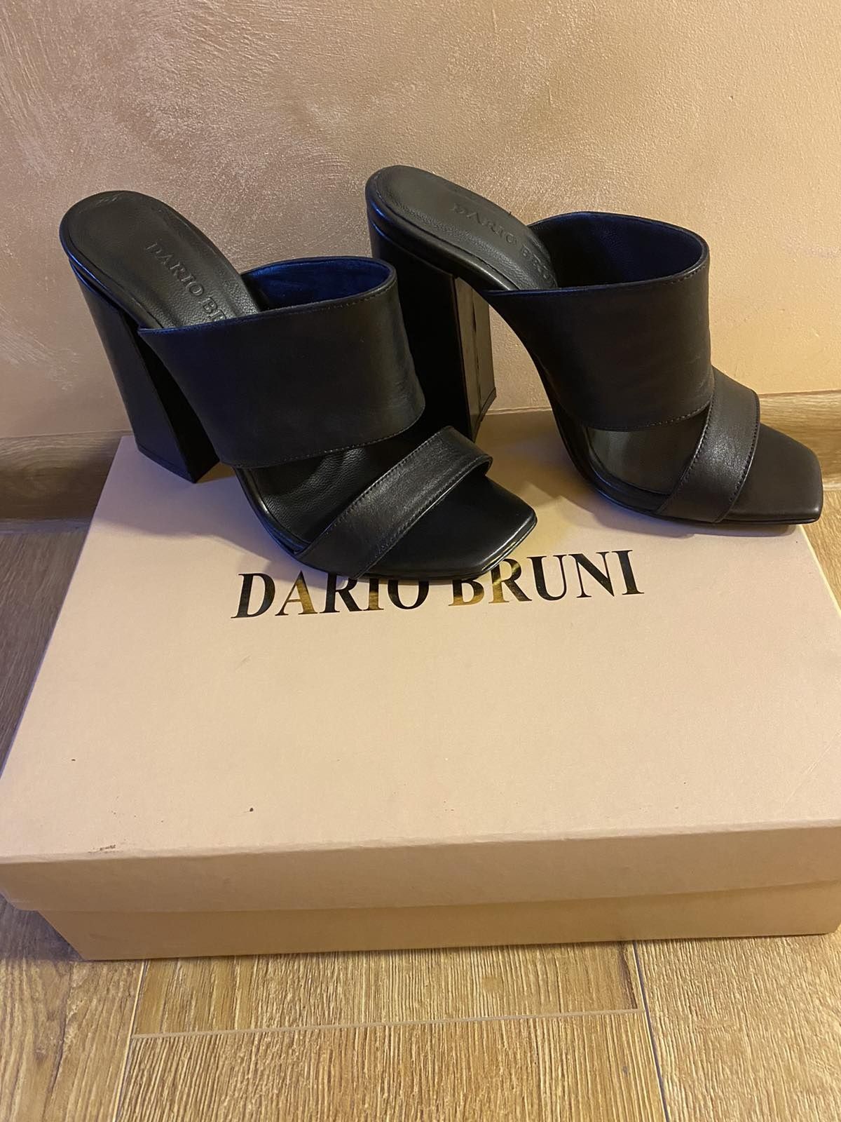 Продавам дамски сандали Dario Bruni 37 номер
