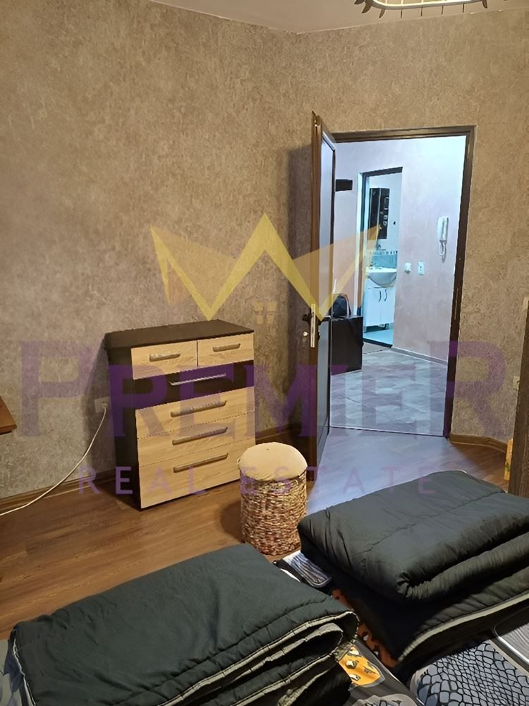 Тристаен апартамент в района Погреби