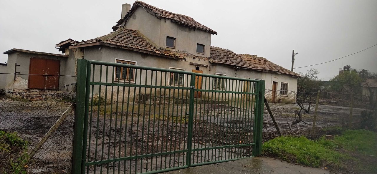 Дава се под наем Промишлена сграда в с. Кардам, Област Добрич - 4000 кв.м за 306 € - Снимка #1