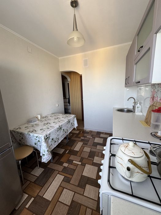 продам 3-х комнатную квартиру, в 11 мкр , 8/10 эт.