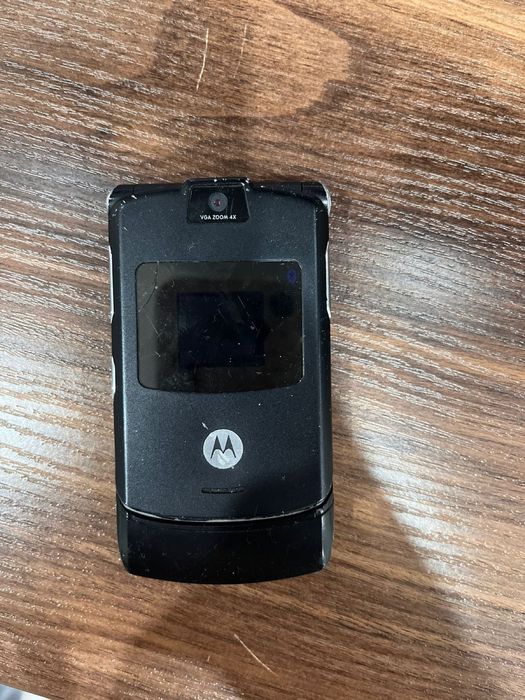Продаю легендарную Motorola RAZR V3