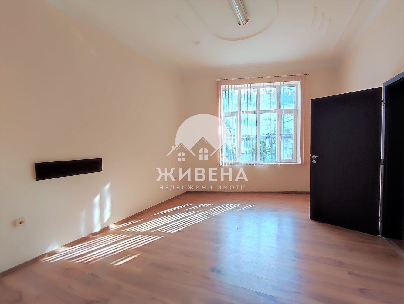 Офис в Идеален център, гр. Варна, до Адвокатска градинка, площ 75 кв.м