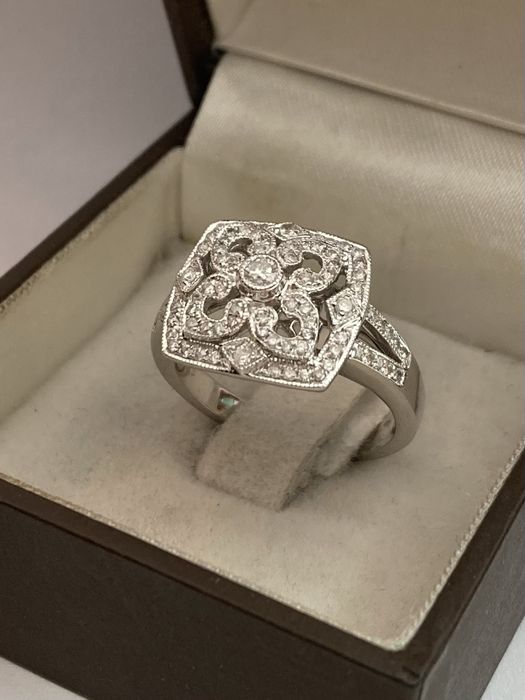 Inel aur alb 18kt. cu diamante 0.45ct