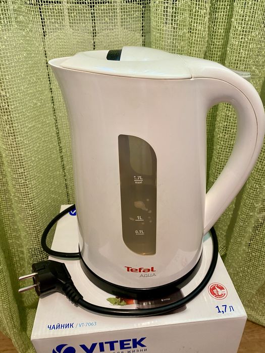 Элекстический чайник Skarlett , Tefal