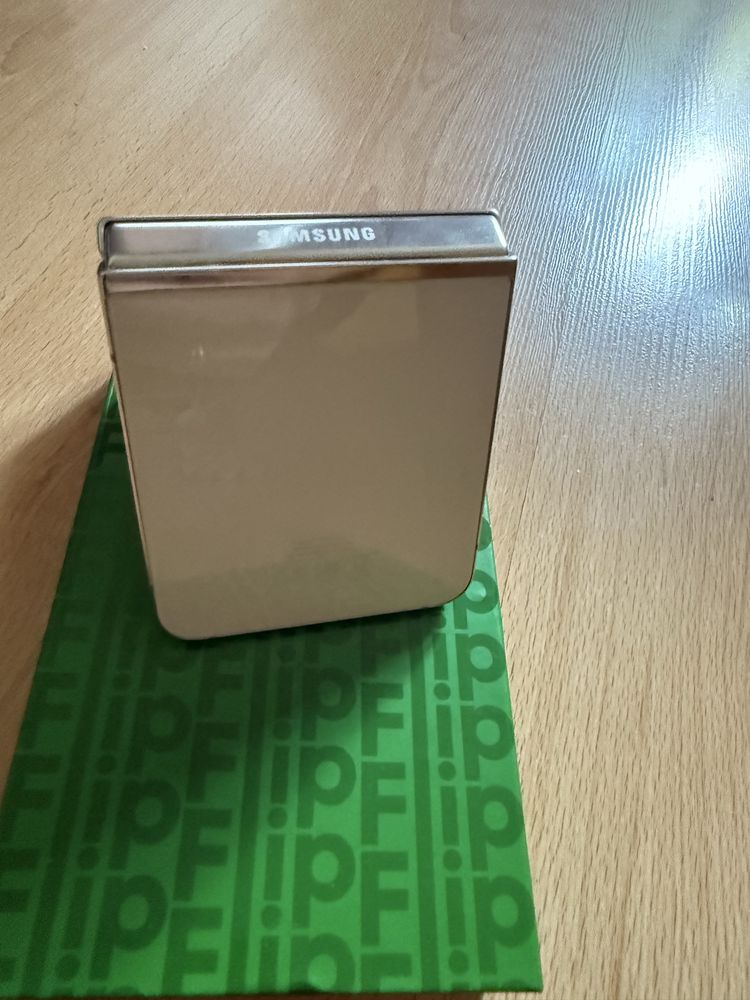 Samsung zflip 5 cream