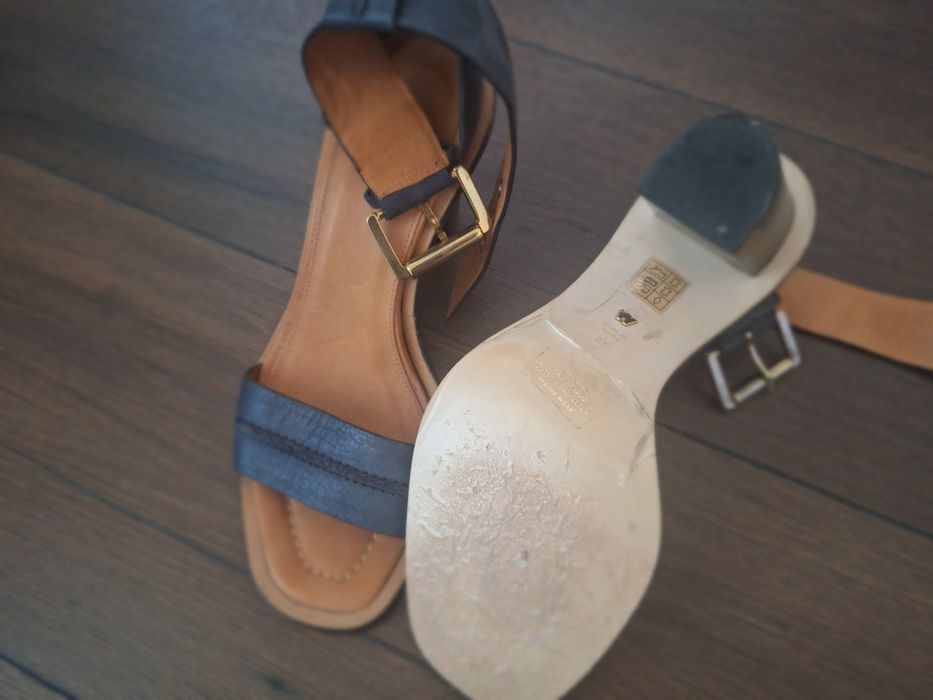 Sandale whistles