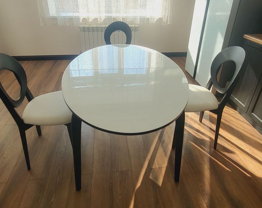 Кухонный стол со стульями. СРОЧНО