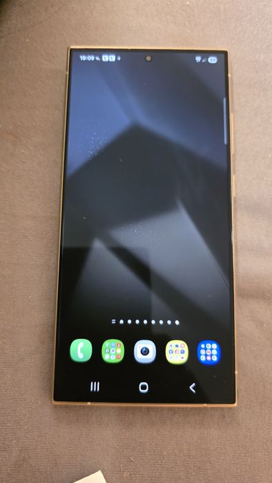 Продавам Samsung galaxy s24 ultra 1 tb