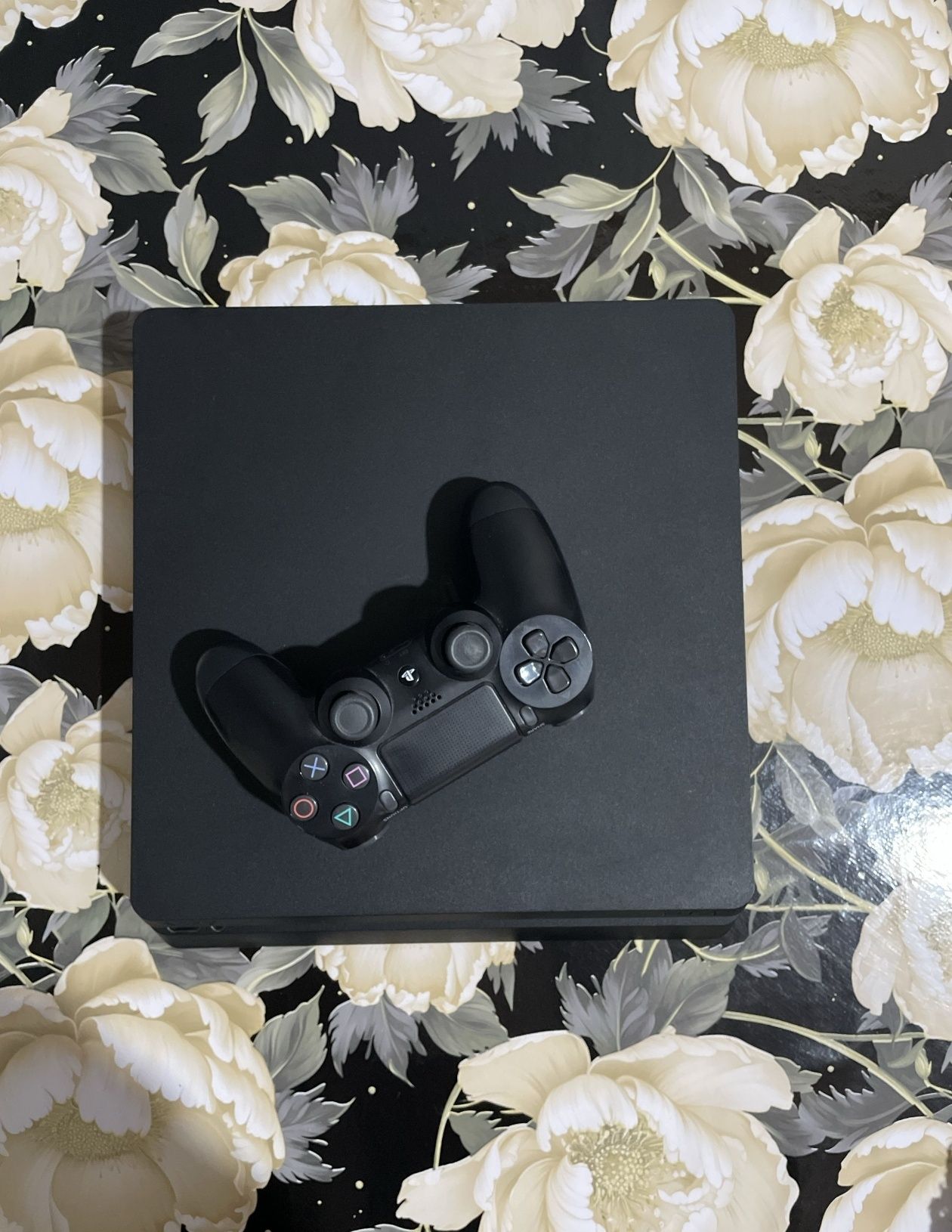Playstation 4 slim 2 dona bor. Game clubda ishlatilmagan!