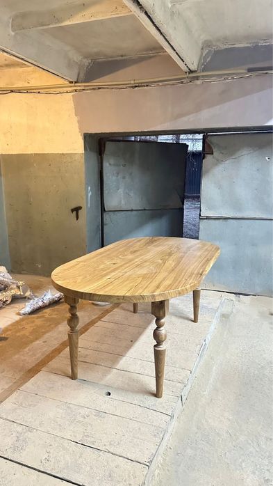 Стол из карагача, овальный с ножками
