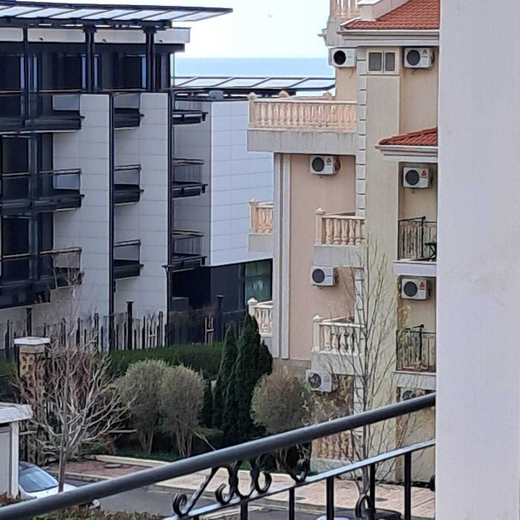 Продава се Тристаен апартамент в Свети Влас - 135 кв.м за 889 €/кв.м - Снимка #16