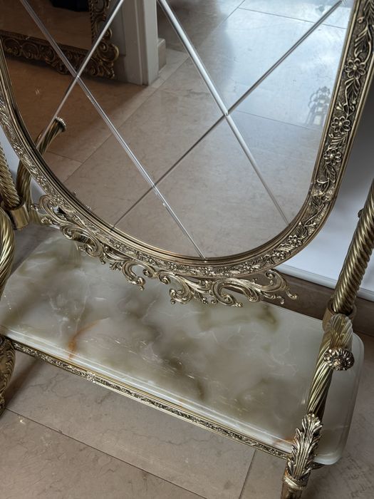 Rama din bronz masiv cu oglinda.