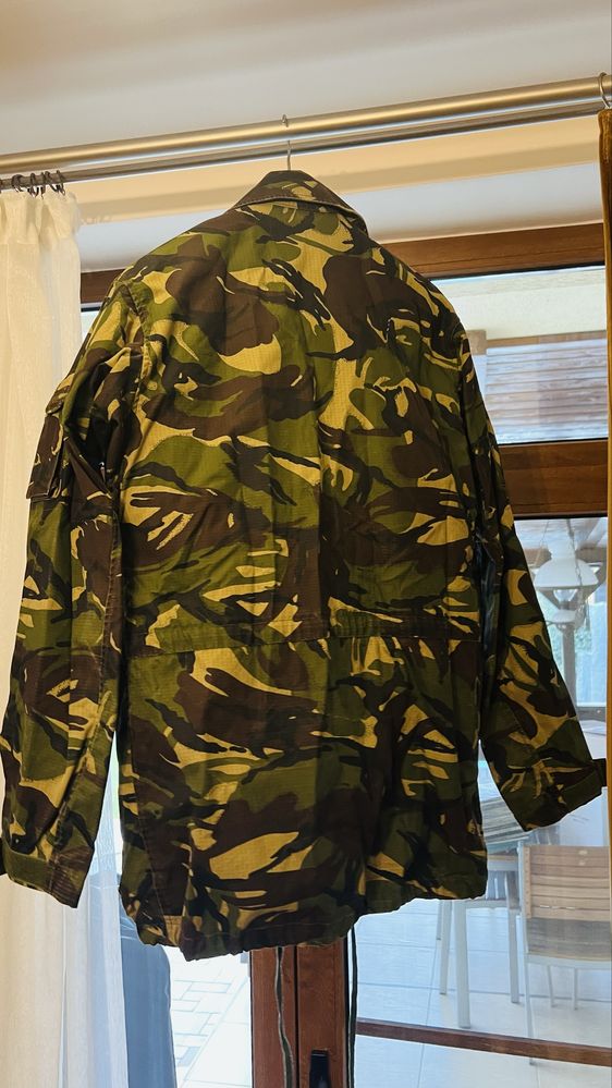 Vand costum militar marimea 52