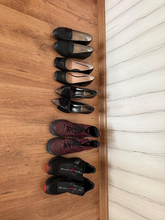 Женские обуви разные