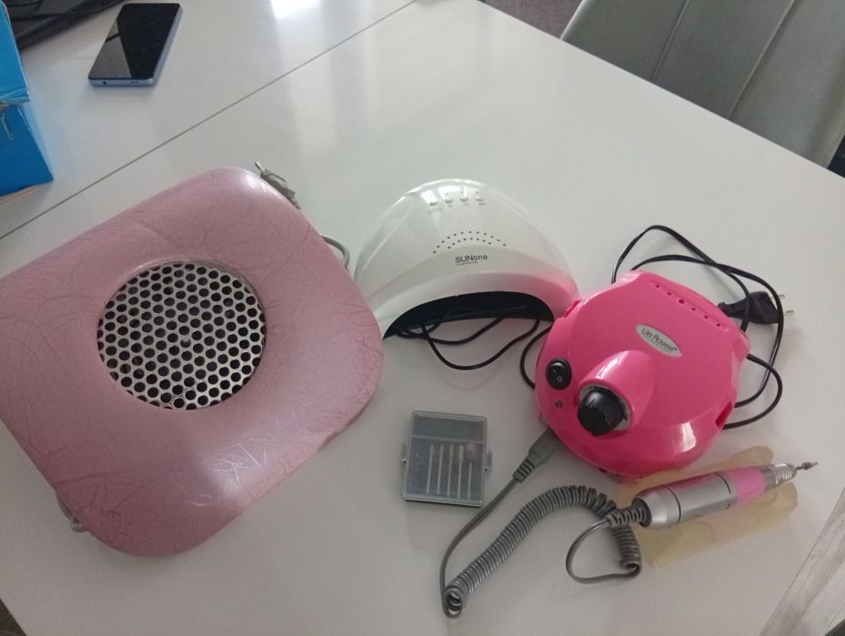 Lampă UV, aspirator și freză