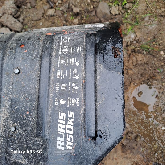 Vând motocultor ruis 13 cai cu tot cu remorca
