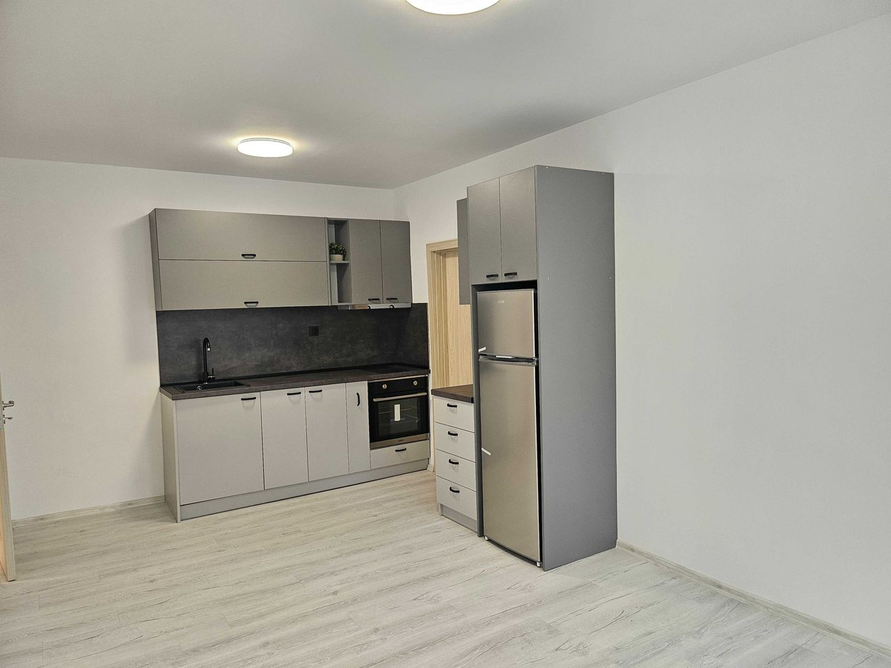 Продава се Тристаен апартамент в Варна, Владислав Варненчик - 55 кв.м за 2290 €/кв.м - Снимка #1