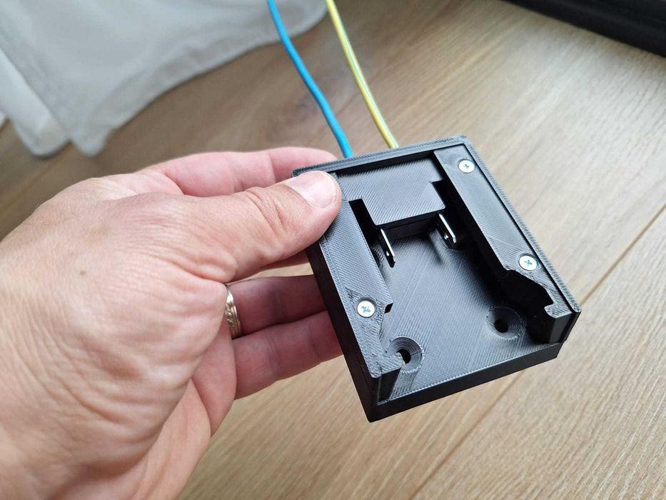 Adaptor universal pentru baterii Milwaukee M18 cu 2 pini si cablu