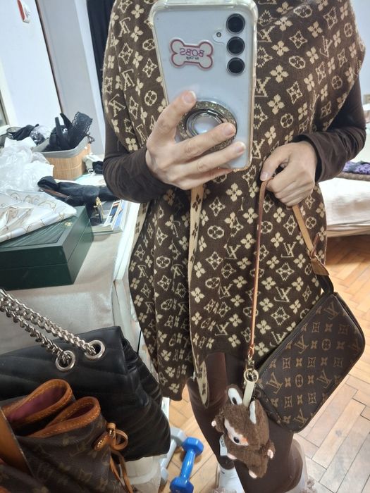Шалове L Vuitton, Benetton