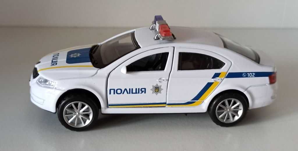 Macheta Skoda Octavia 3 Politia Ucraina - TechnoPark 1/32