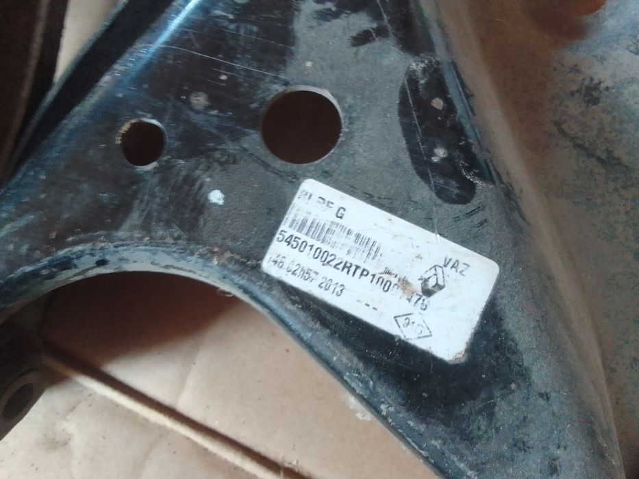 Лада Ларгус передний рычаг