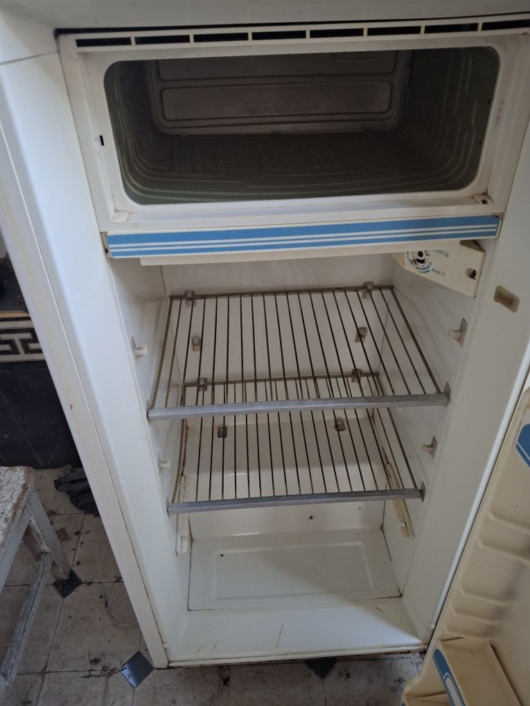 Холодильник  продам