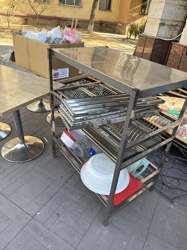 Продается мебель и стиллажи