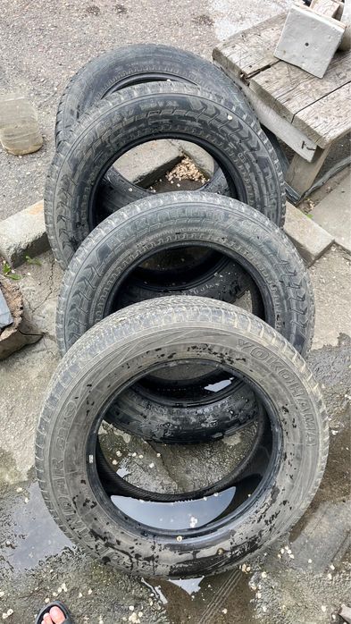 Продам шины бу 225/65 R17 зима