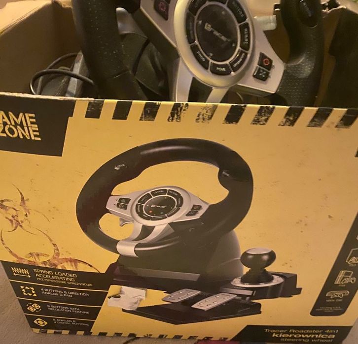 Волан с педали за PS3,PS4 много запазен малко използван.
