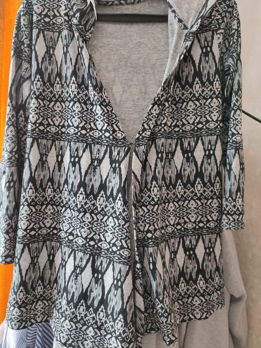 Продаю кардиганы в отличном состоянии.прислали.но размер не подходит