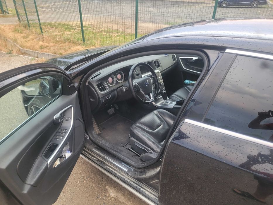Vand volvo v60 2.0tdi 163 cp