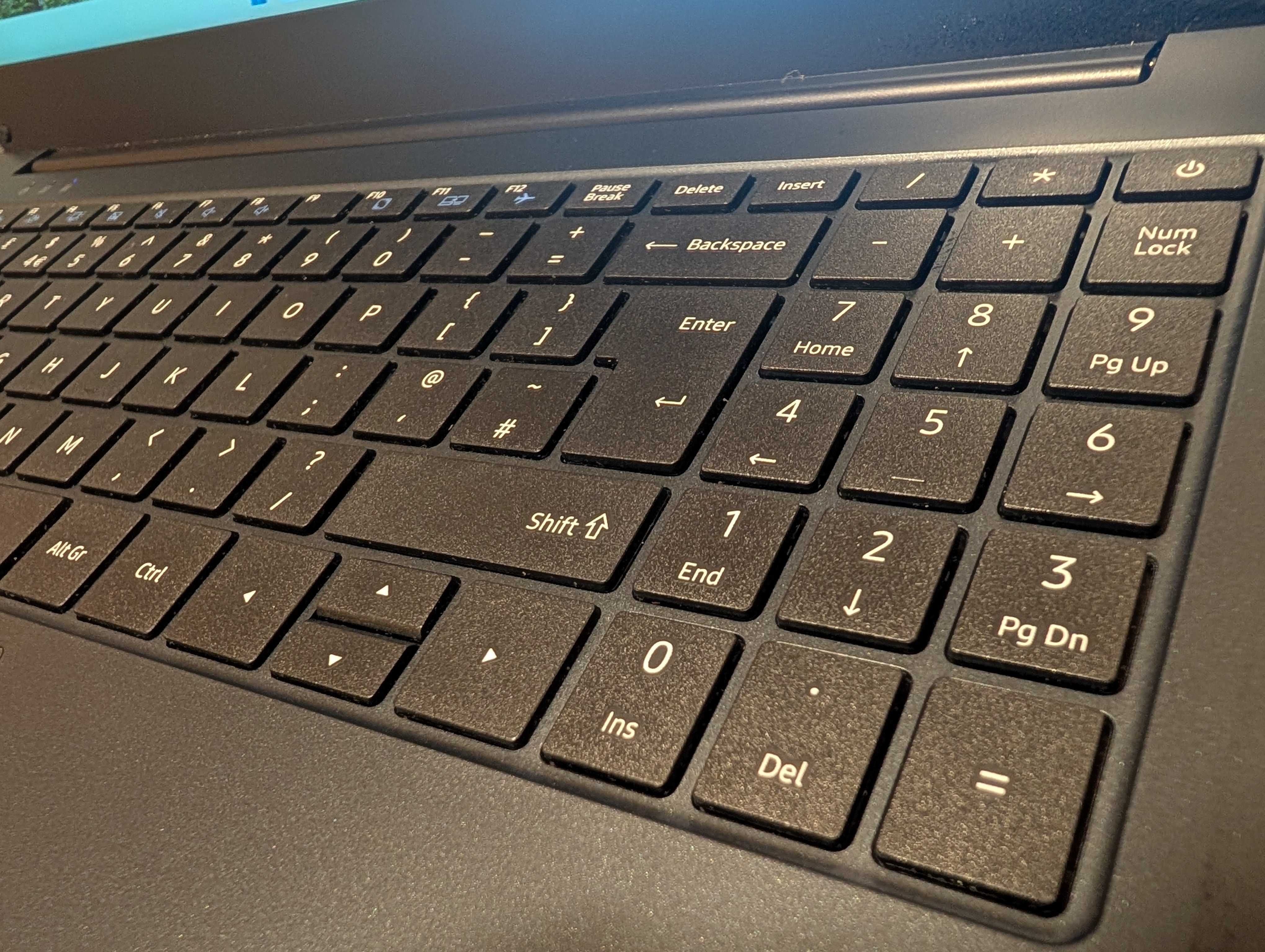 Лаптоп Toshiba Dynabook Satellite Pro C50-H-103