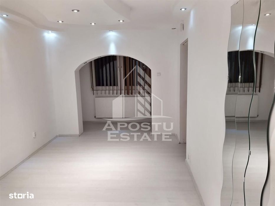 Garsoniera la etajul 1, centrala proprie, zona Fabrica de Zahar