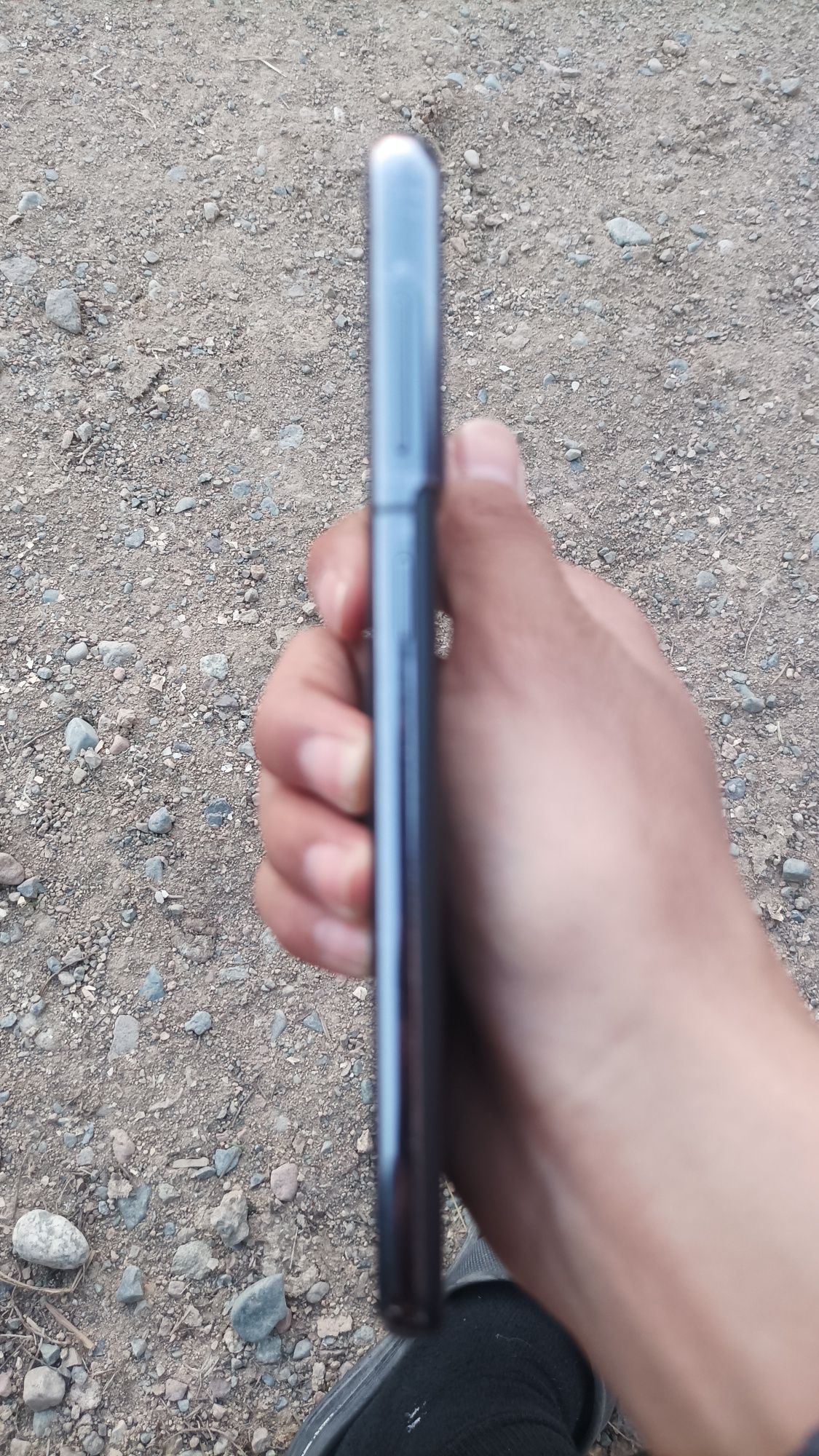 Самсунг s21 каропка нету