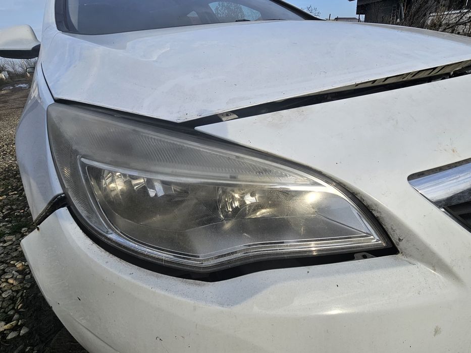Faruri opel astra j