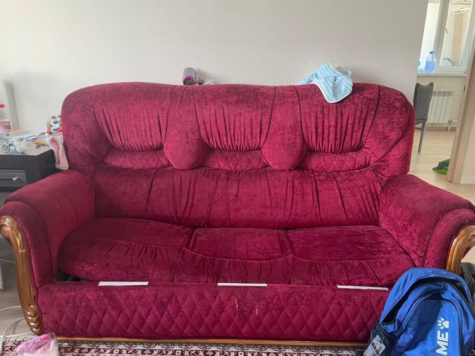 Отдам бесплатно диван, требует ремонта, самовывоз