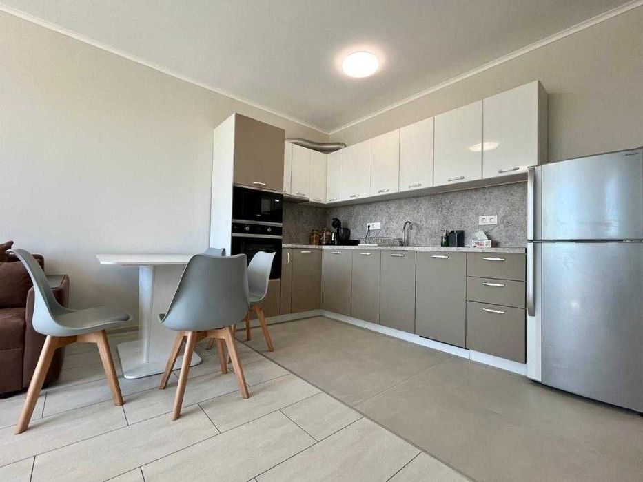 Дава се под наем Двустаен апартамент в Бургас, Славейков - 90 кв.м за 600 € - Снимка #1