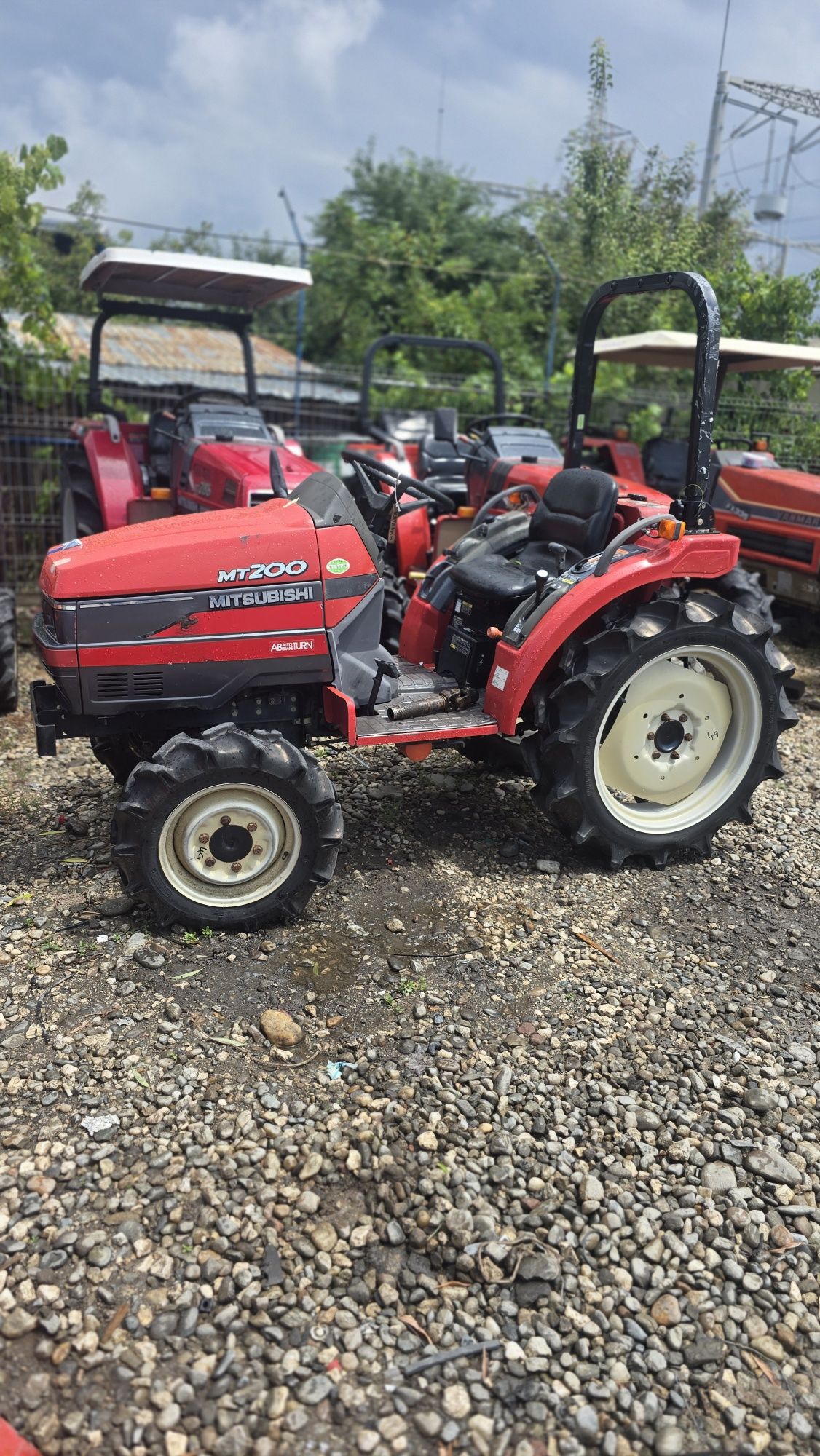 Tractor japonez Yanmar iseki kubota mitsubishi 17 -20 cai cu freza