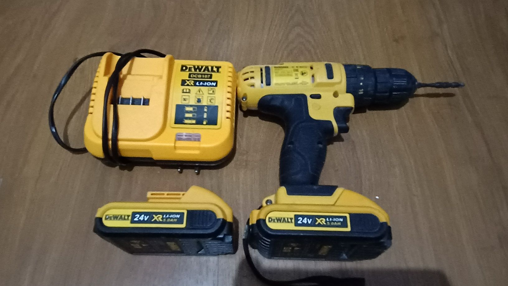 Filetată Dewalt 24 V