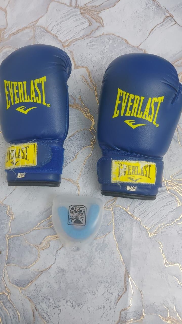Боксёрские перчатки "Everlast"