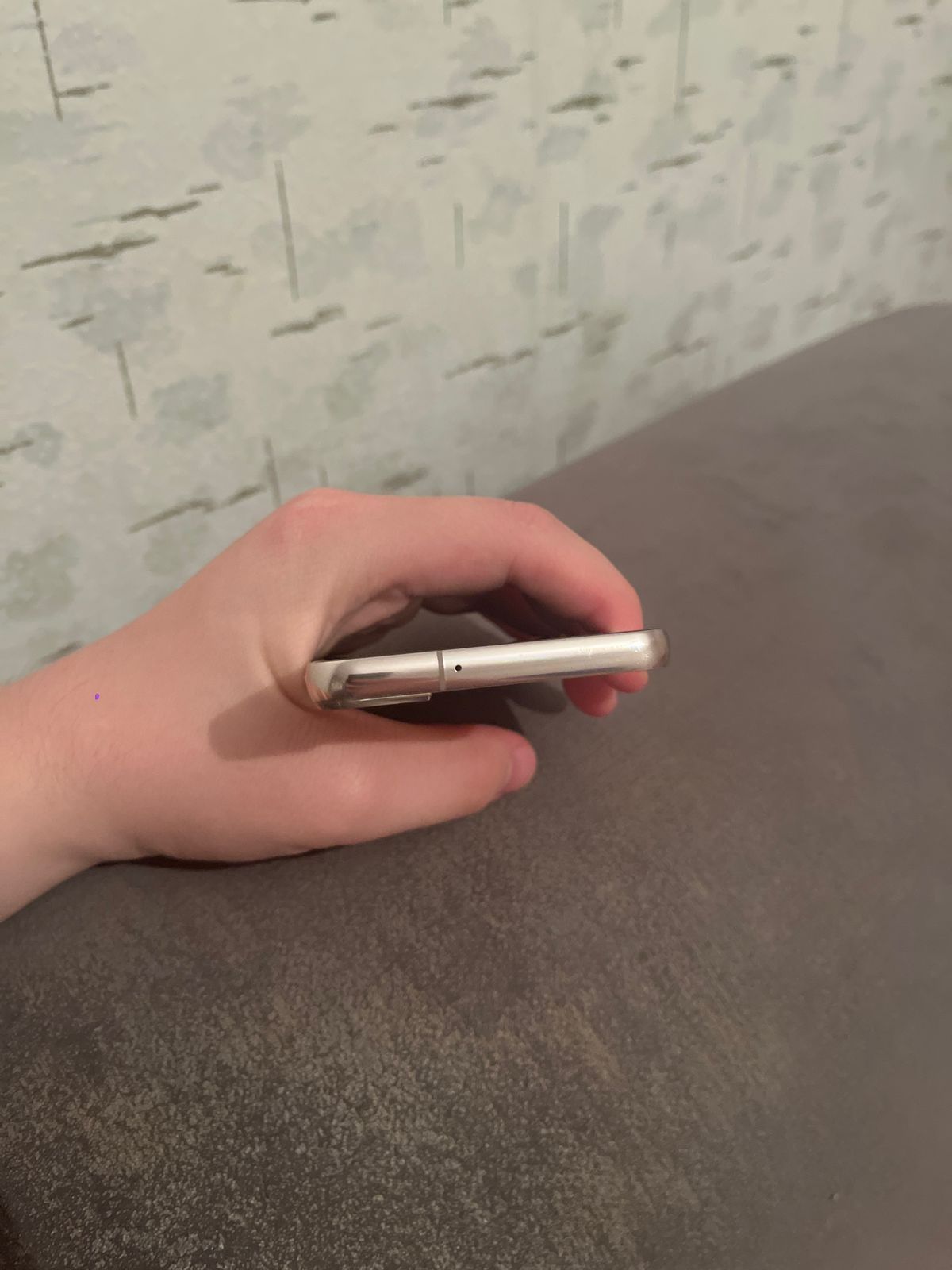 Samsung S22 в розовом цвете