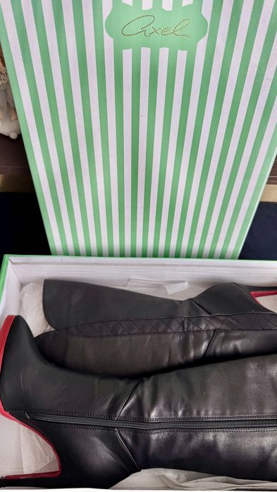 Нови Ботуши с червена подметка 39 номер